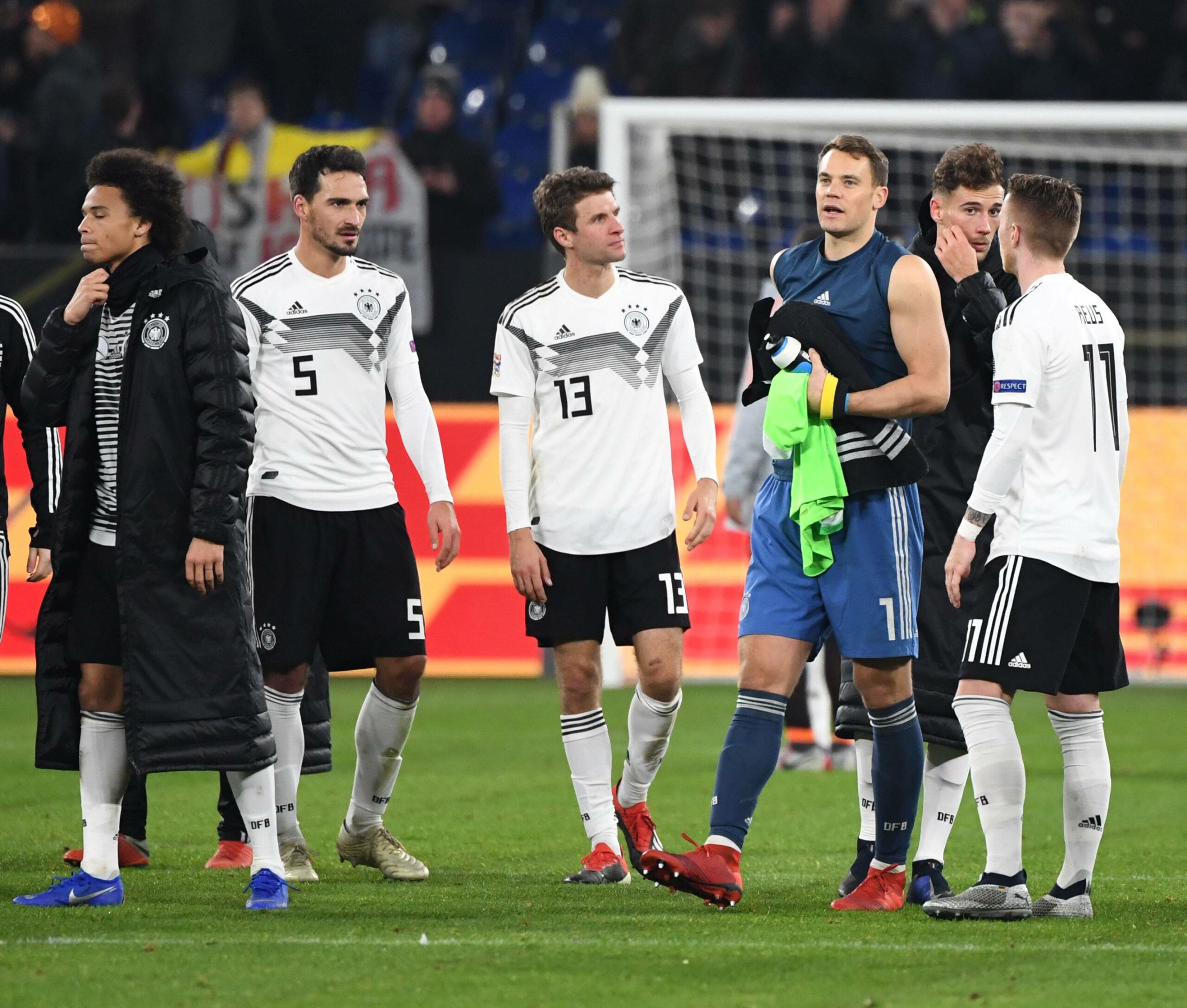 v.l. Mats Hummels, Thomas Müller, Manuel Neuer, Leon Goretzka und Marco Reus auf dem Platz.