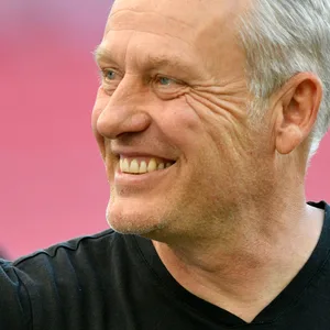 Christian Streich lächelt.