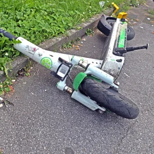 Bei einem E-Roller-Unfall ist ein Mann lebensgefährlich verletzt worden. (Symbolfoto)