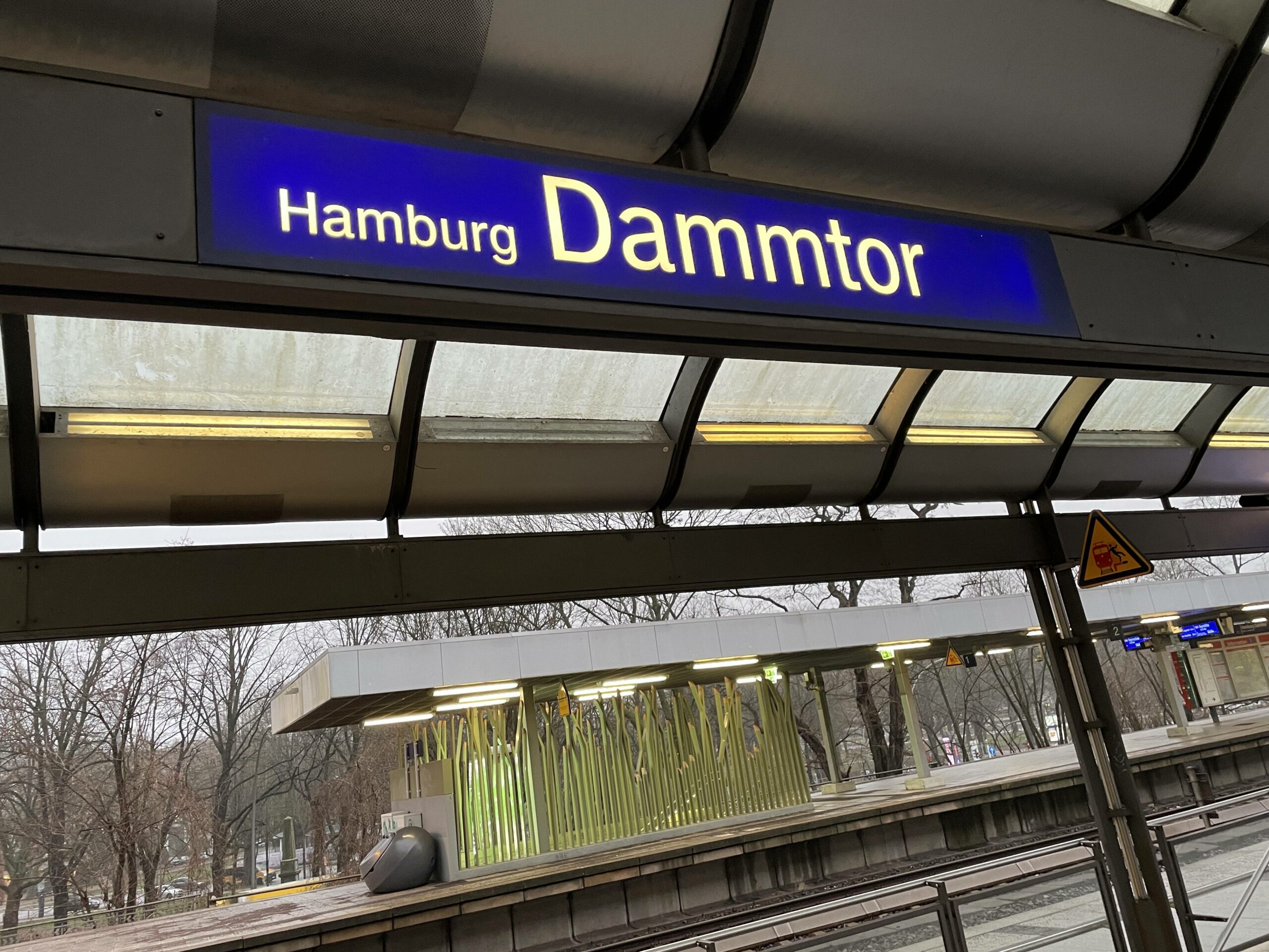 Bahnsteige im Bahnhof Dammtor