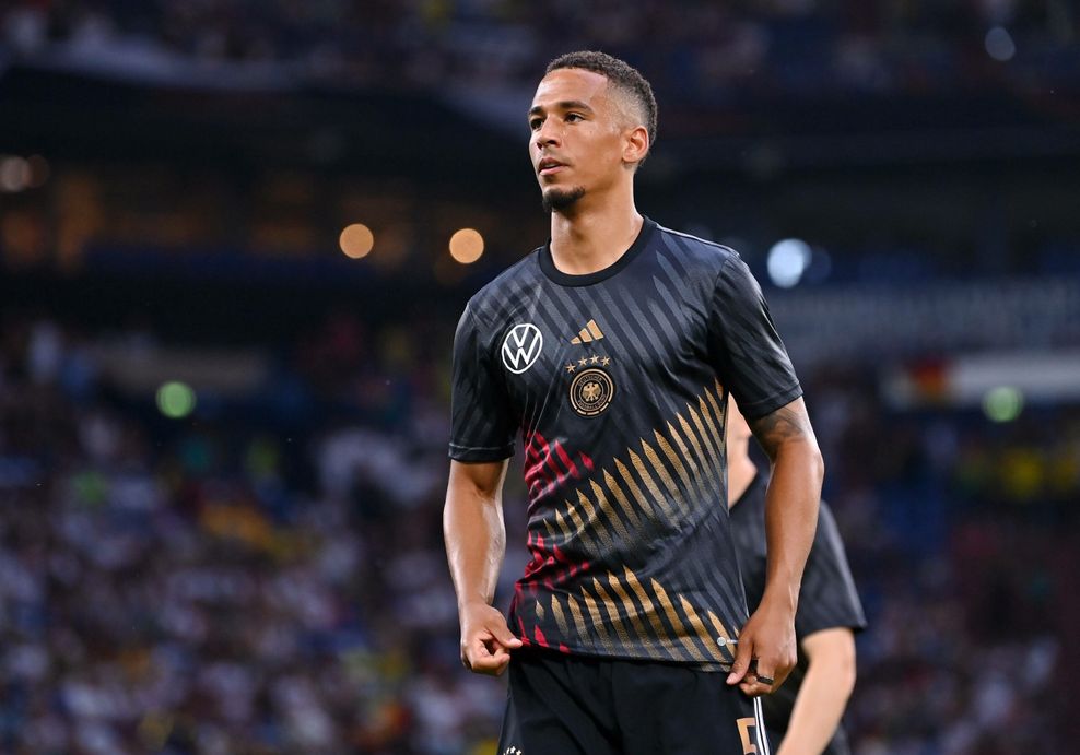 Thilo Kehrer im Warm-Up der Nationalmannschaft.