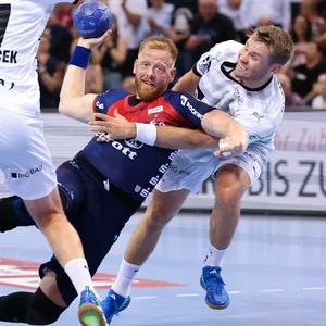 Jim Gottfridsson im Zweikampf mit Petter Överby
