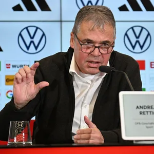 Andreas Rettig bei einer Pressekonferenz des DFB.