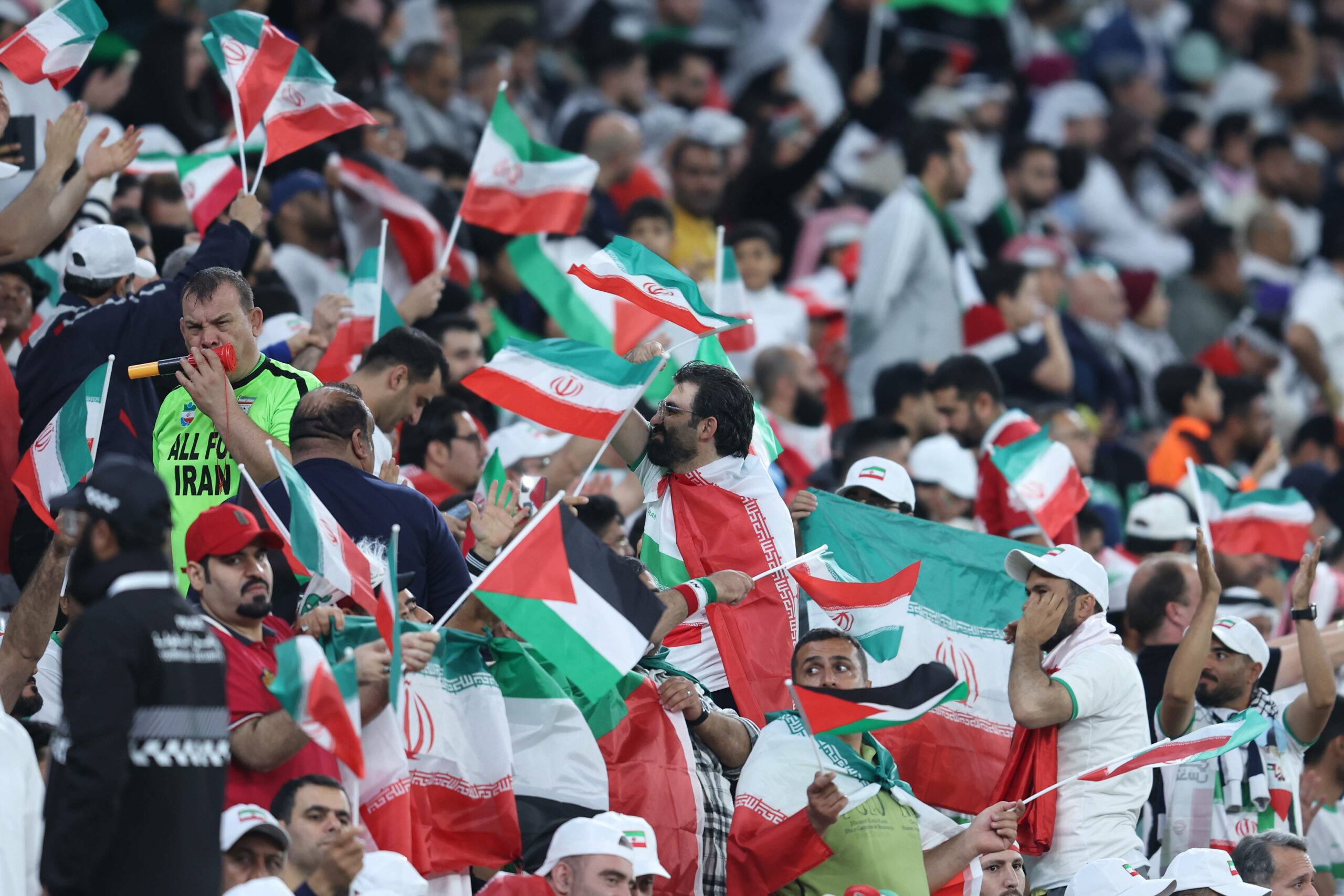 Iranische Fußballfans beim Asien-Cup.