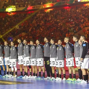 Die deutsche Handball-Nationalmannschaft bei der Hymen vor dem Spiel.