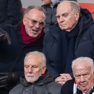Karl-Heinz Rummenigge und Uli Hoeneß auf der Tribüne der Allianz Arena