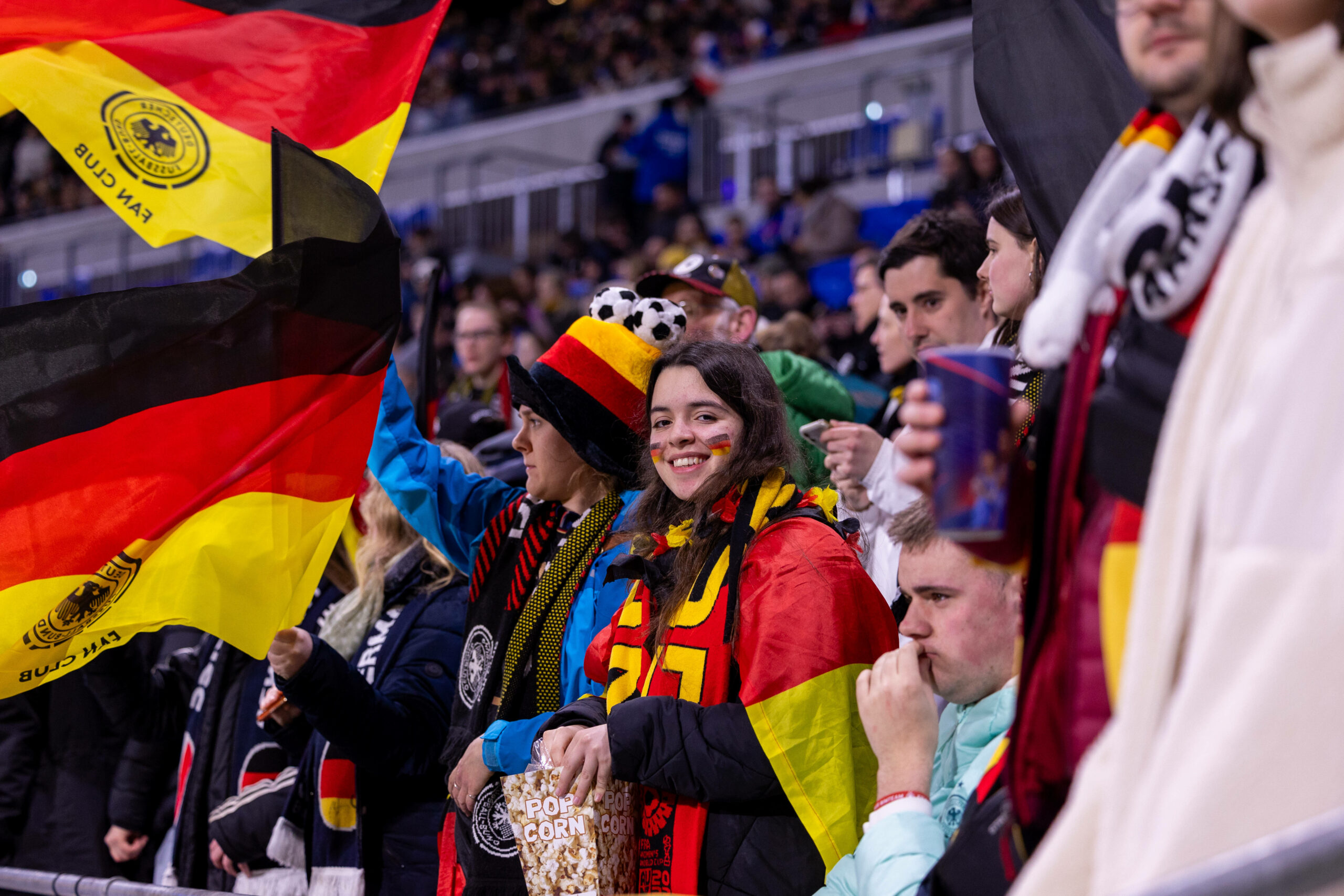 Deutsche Fans beim Nations League Spiel der Frauen (Symbolbild)