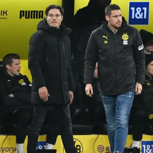 Sebastian Kehl (r.) mit Edin Terzic an der Seitenlinie.