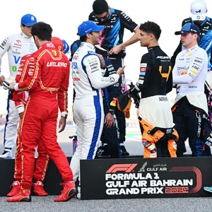 Die Piloten der Formel 1 im Austausch vor dem Großen Preis von Bahrain