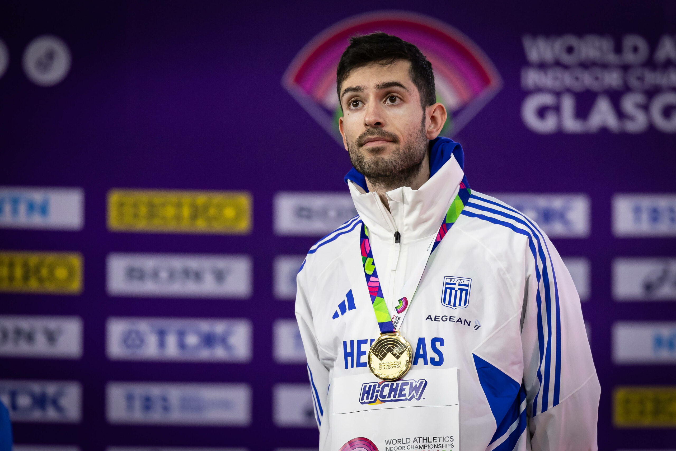 Miltiadis Tentoglou mit einer Goldmedaille