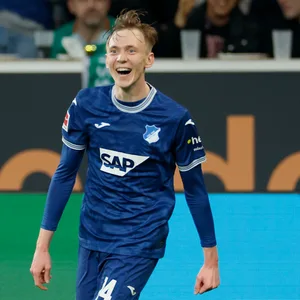 Maximilian Beier mit einem breiten Grinsen im Gesicht nach einem seiner Treffer.