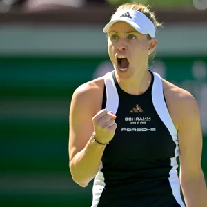 Angelique Kerber schreit und ballt die Faust vor Freude nach ihrem Sieg.