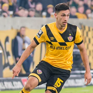 Claudio Kammerknecht (r.) am Ball.