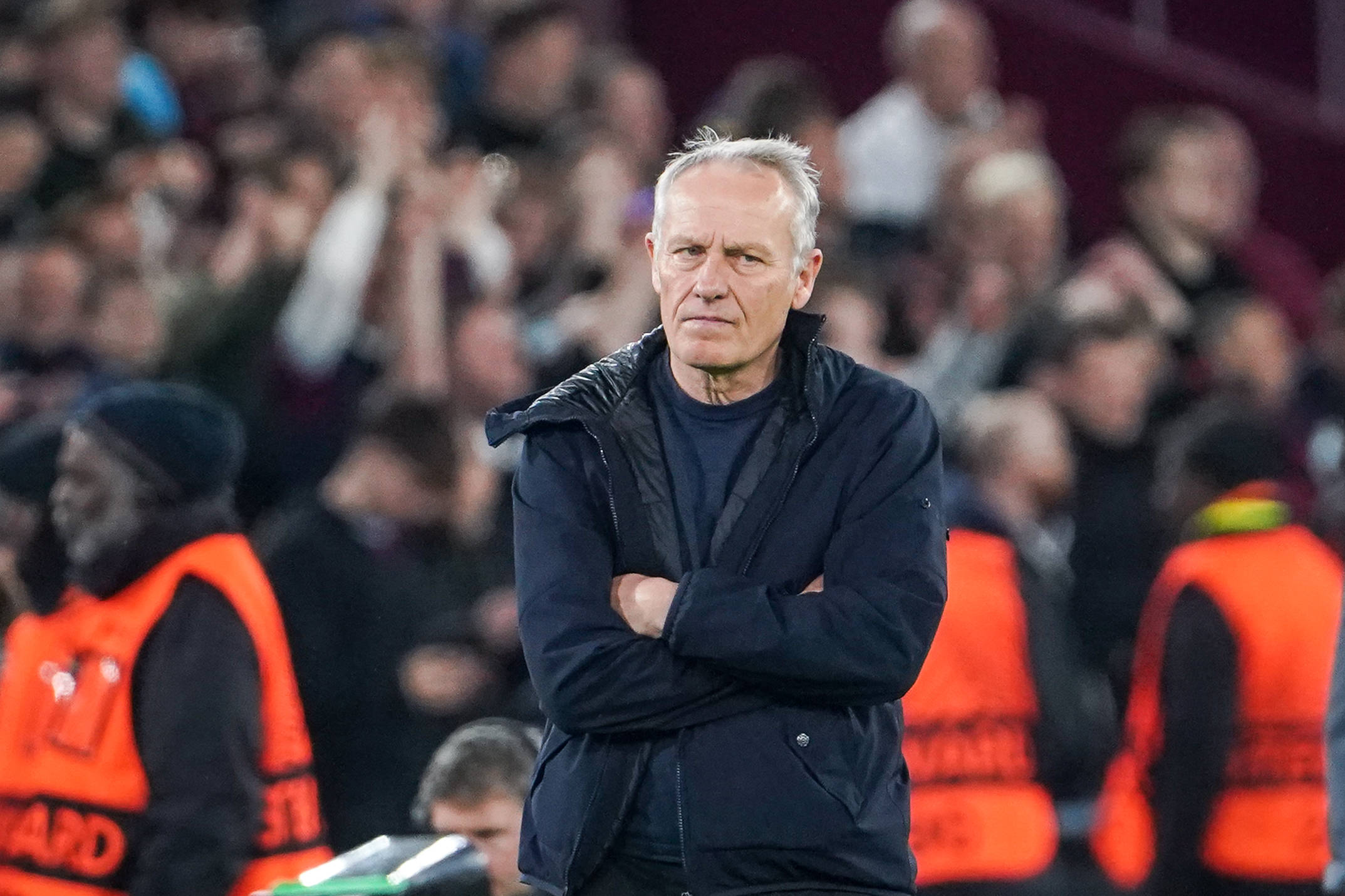 Christian Streich mit verkniffenem Gesichtsausdruck.