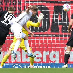 Johannes Eggestein erzielt in Nürnberg ein Tor