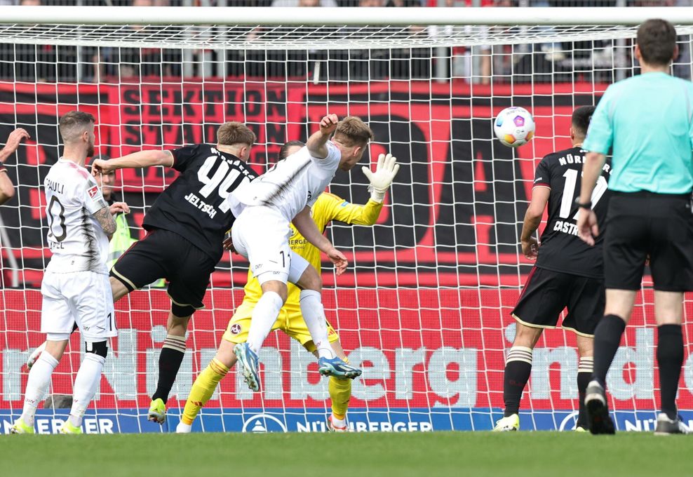 Johannes Eggestein erzielt das 1:0 in Nürnberg