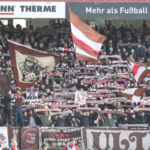 Die Auswärtskurve der St. Pauli-Fans in Nürnberg