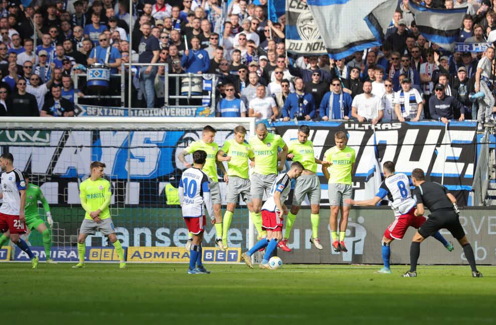 László Bénes erzielt das 2:0 für den HSV