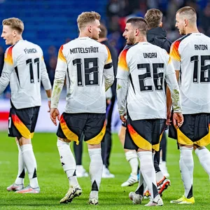 Die vier Stuttgarter Nationalspieler nach dem Sieg gegen Frankreich