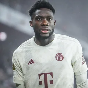 Alphonso Davies schaut zweifelnd