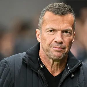 Lothar Matthäus lächelt in die Kamera.