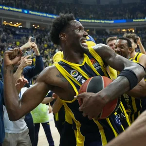 Nigel Hayes-Davis