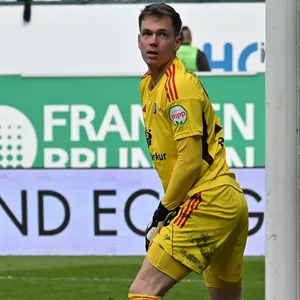 Da war nichts zu halten: HSV-Keeper Matheo Raab schaut dem Ball hinterher, der zum 1:1 ins Netz rauscht.