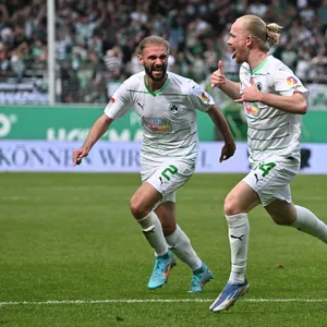 Jomaine Consbruch jubelt über sein Traumtor gegen den HSV.