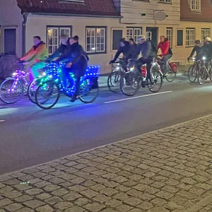 Critical Mass in Hamburg – mehr als 800 Radler fahren durch die Stadt