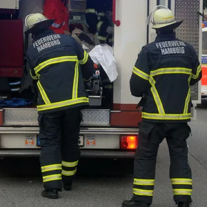 Vier Bewohner kamen ins Krankenhaus – einer von ihnen hatte Verbrennungen. (Symbolfoto)