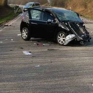 Frontalcrash auf Bundesstraße bei Gettorf – zwei autofahrer lebensgefährlich verletzt