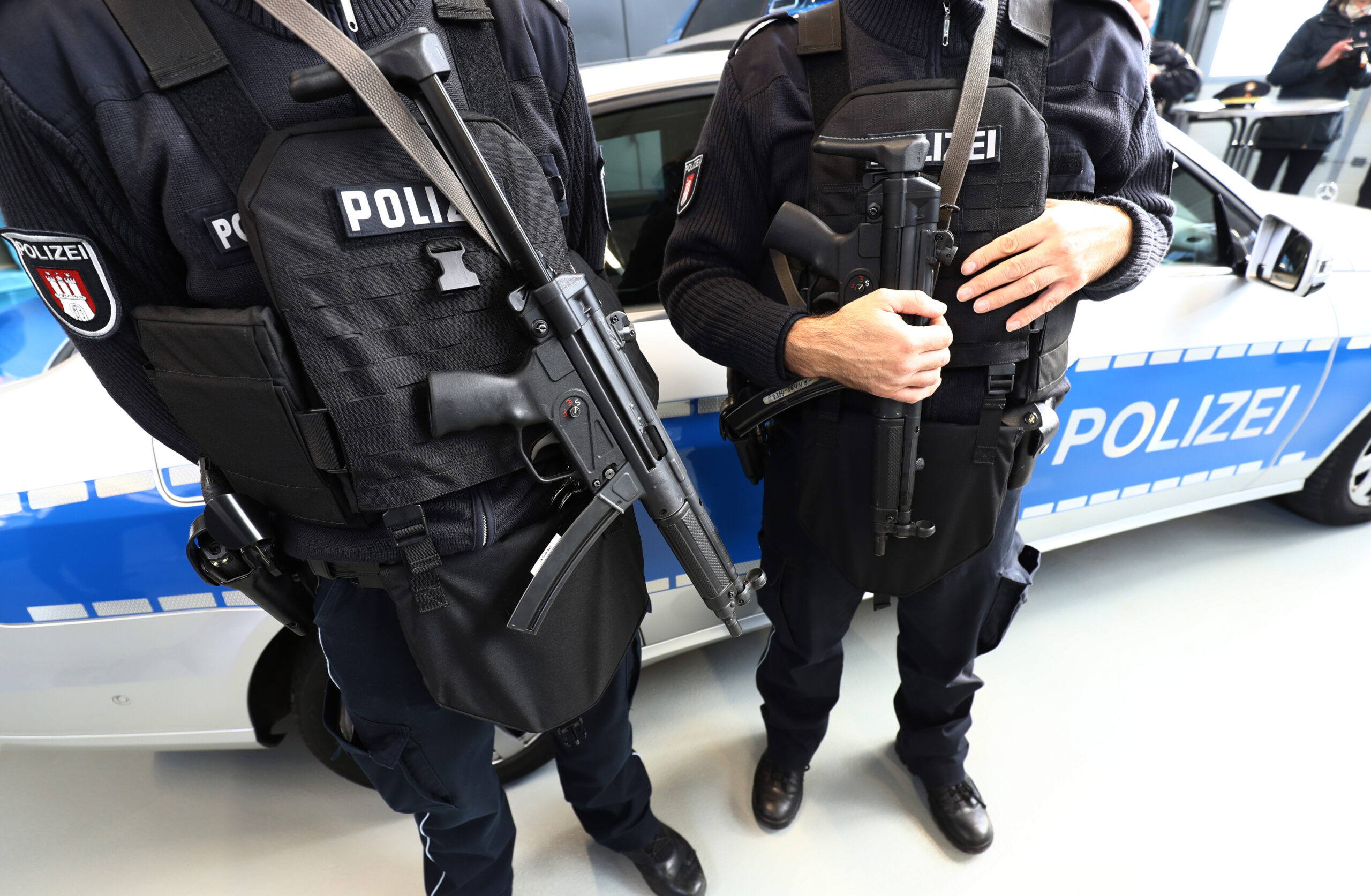 Hamburger Polizisten in Schutzausrüstung (Symbolbild).