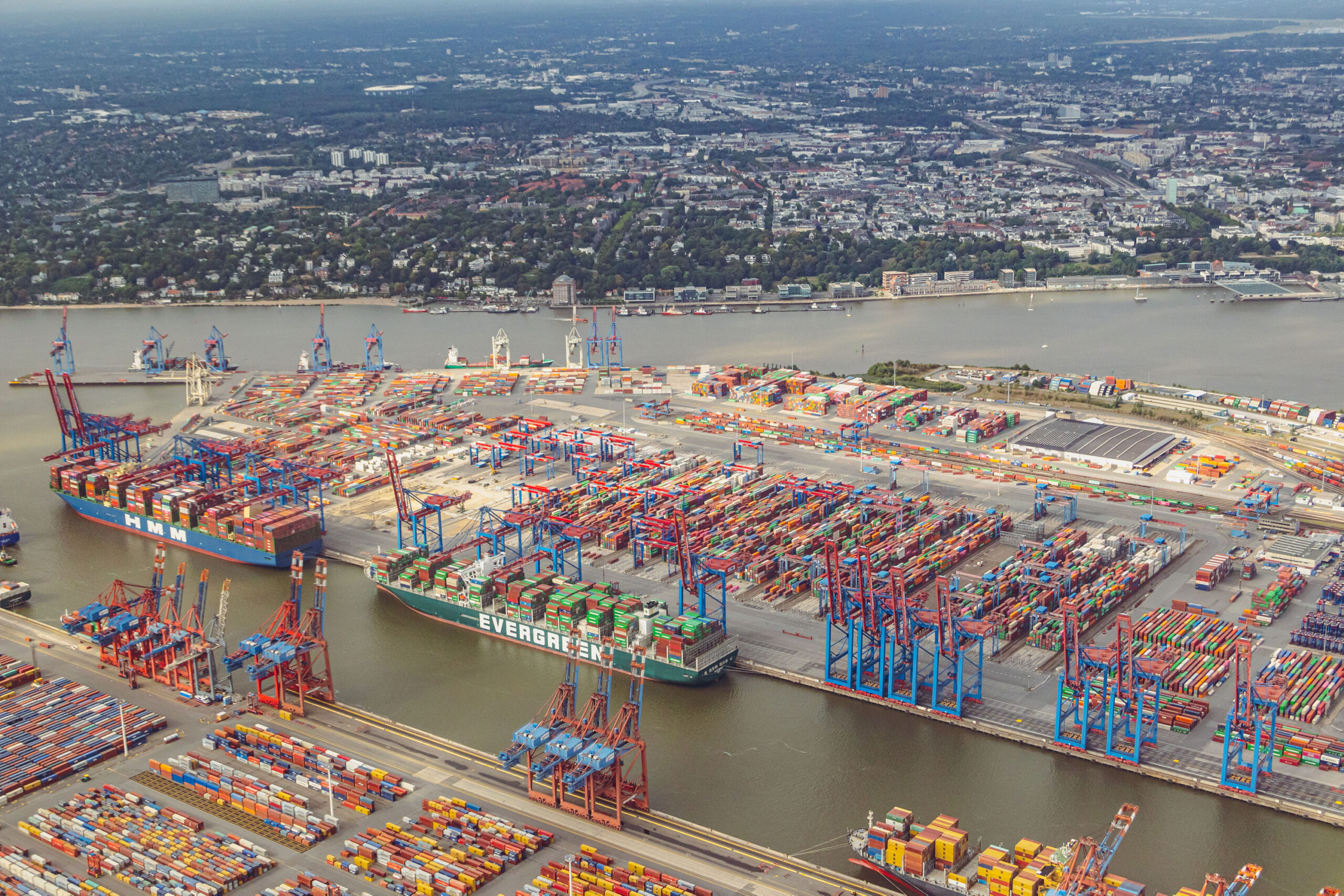 Der Hamburger Hafen: Die Reederei MSC will in die HLAA einsteigen.
