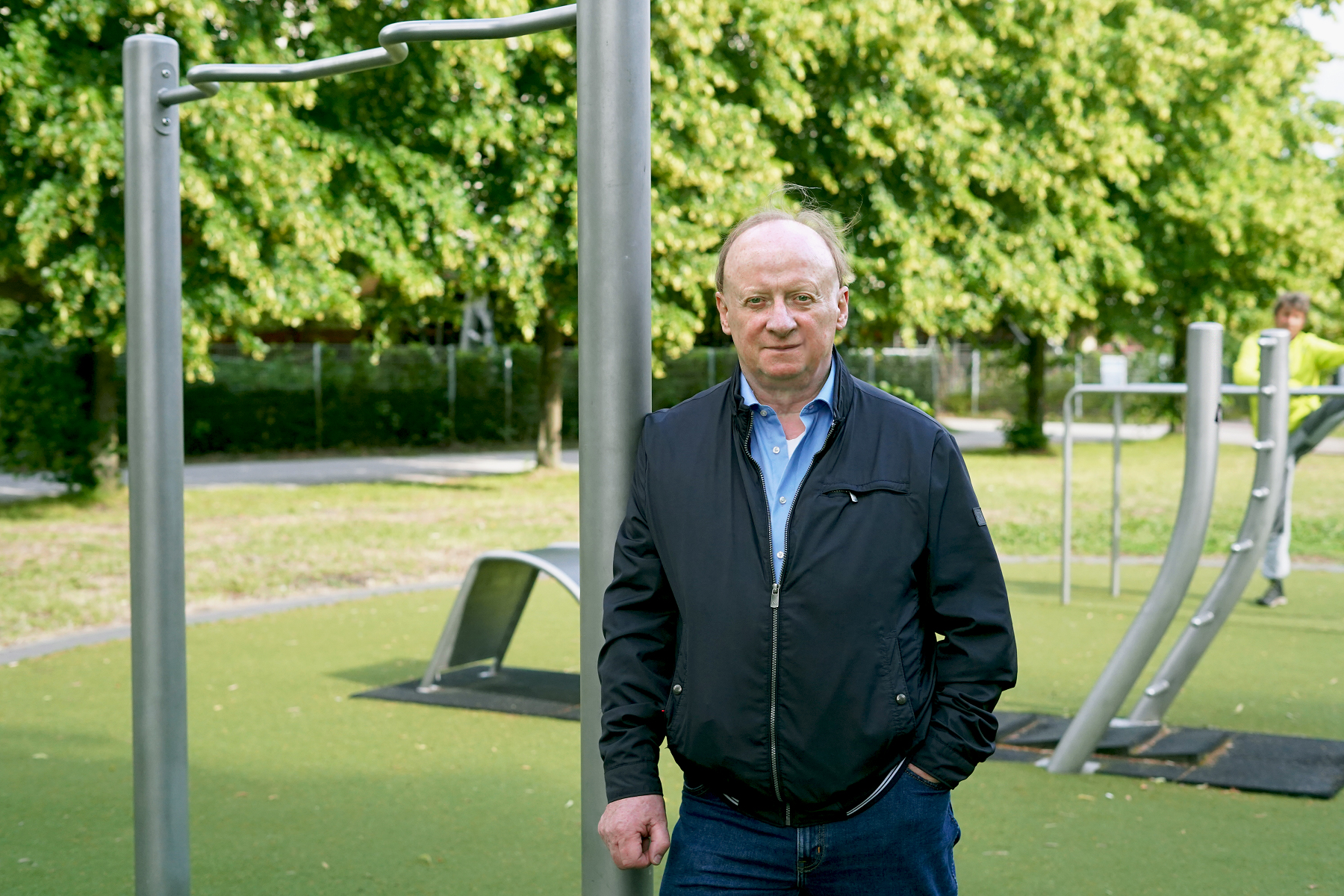 Ralf Meiburg (SPD) steht an einer Bewegungsinsel in Eimsbüttel – drei neue sollen dieses Jahr hinzukommen.