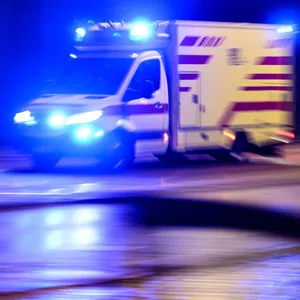 Rettungswagen im Einsatz (Symbolbild).