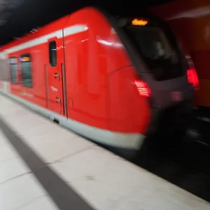 Eine S-Bahn in Hamburg (Symbolbild).