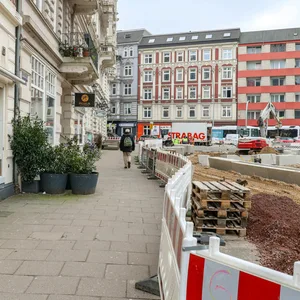 Der Holstenplatz ist seit einem Jahr eine riesige Baustelle. Hier wird unter anderem eine Veloroute gebaut.