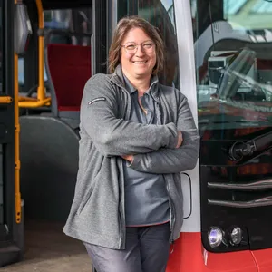 Elisabeth Ulbricht (51) hat sich entschieden, nochmal neu anzufangen und Busfahrerin zu werden.