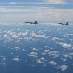 August 2022: Kampfflugzeuge der chinesischen Volksbefreiungsarmee führen während gemeinsamer Kampfübungen um die Insel Taiwan Operationen durch.