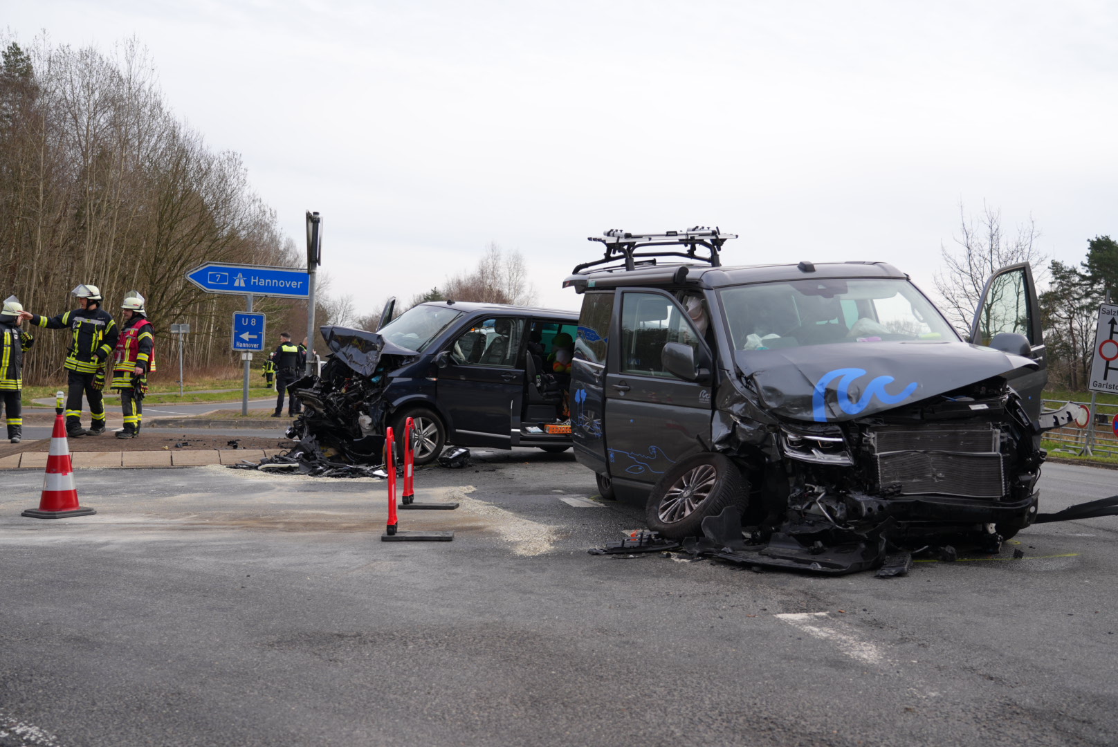 Schwerer Unfall an Anschlussstelle zur A7 – Fünf Verletzte, daruntzer ein Kind bei Garlstorf