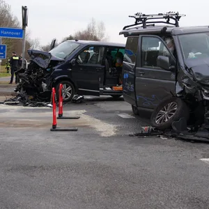 Schwerer Unfall an Anschlussstelle zur A7 – Fünf Verletzte, daruntzer ein Kind bei Garlstorf