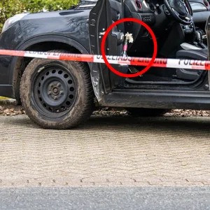 Auto mit Flatterband