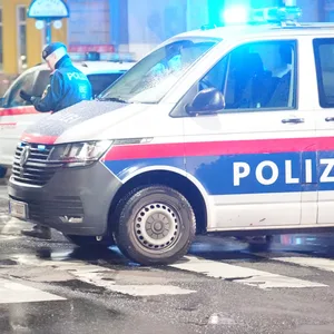 Die Polizei arbeitet am Einsatzort (Symbolbild).