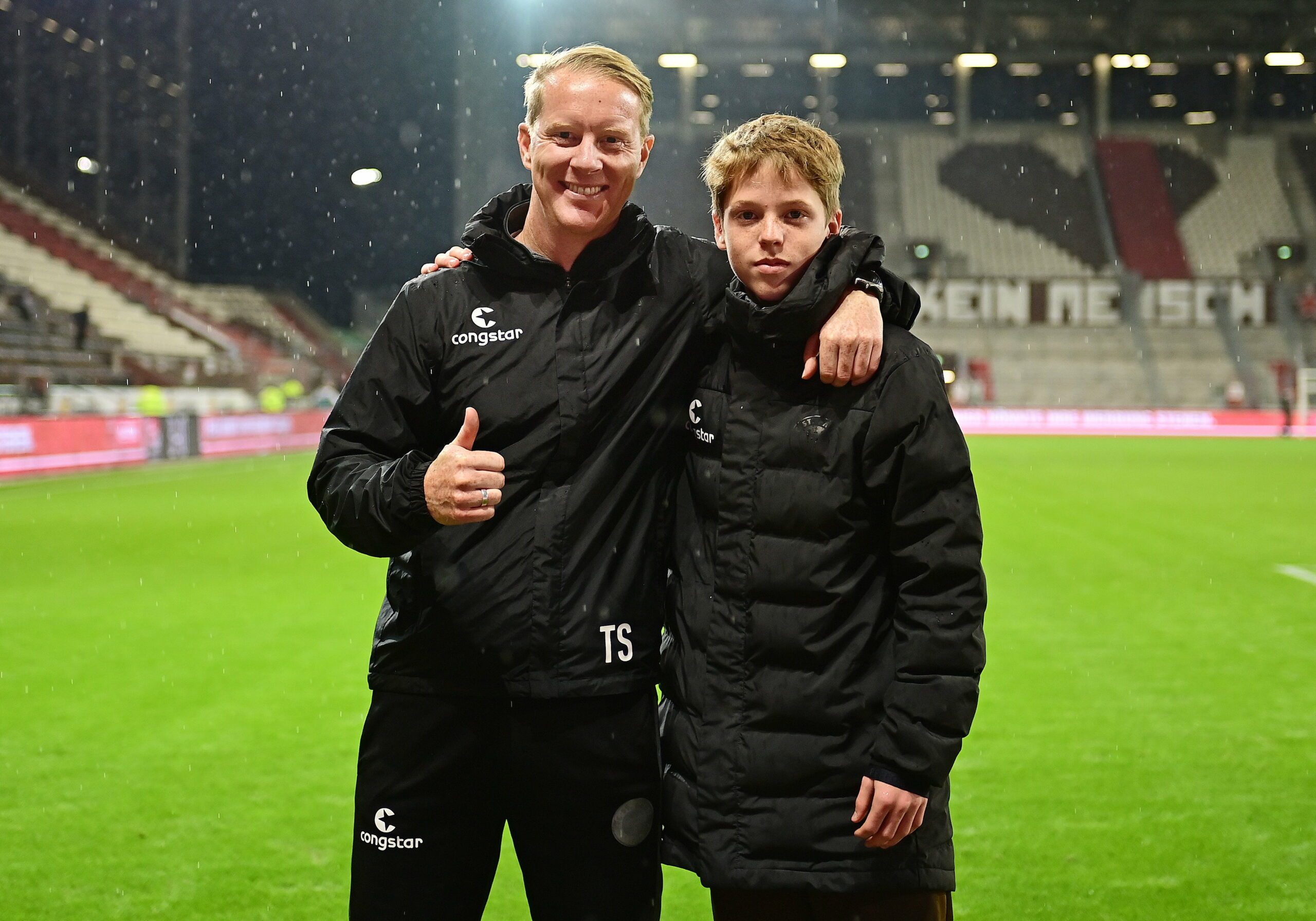 Timo Schultz mit seinem Sohn Paul im Oktober 2022