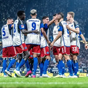 HSV-Spieler im Teamkreis