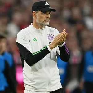 Thomas Tuchel klatscht an der Seitenlinie