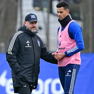Steffen Baumgart und Robert Glatzel im HSV-Training