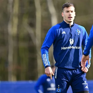 László Bénes beim HSV-Training