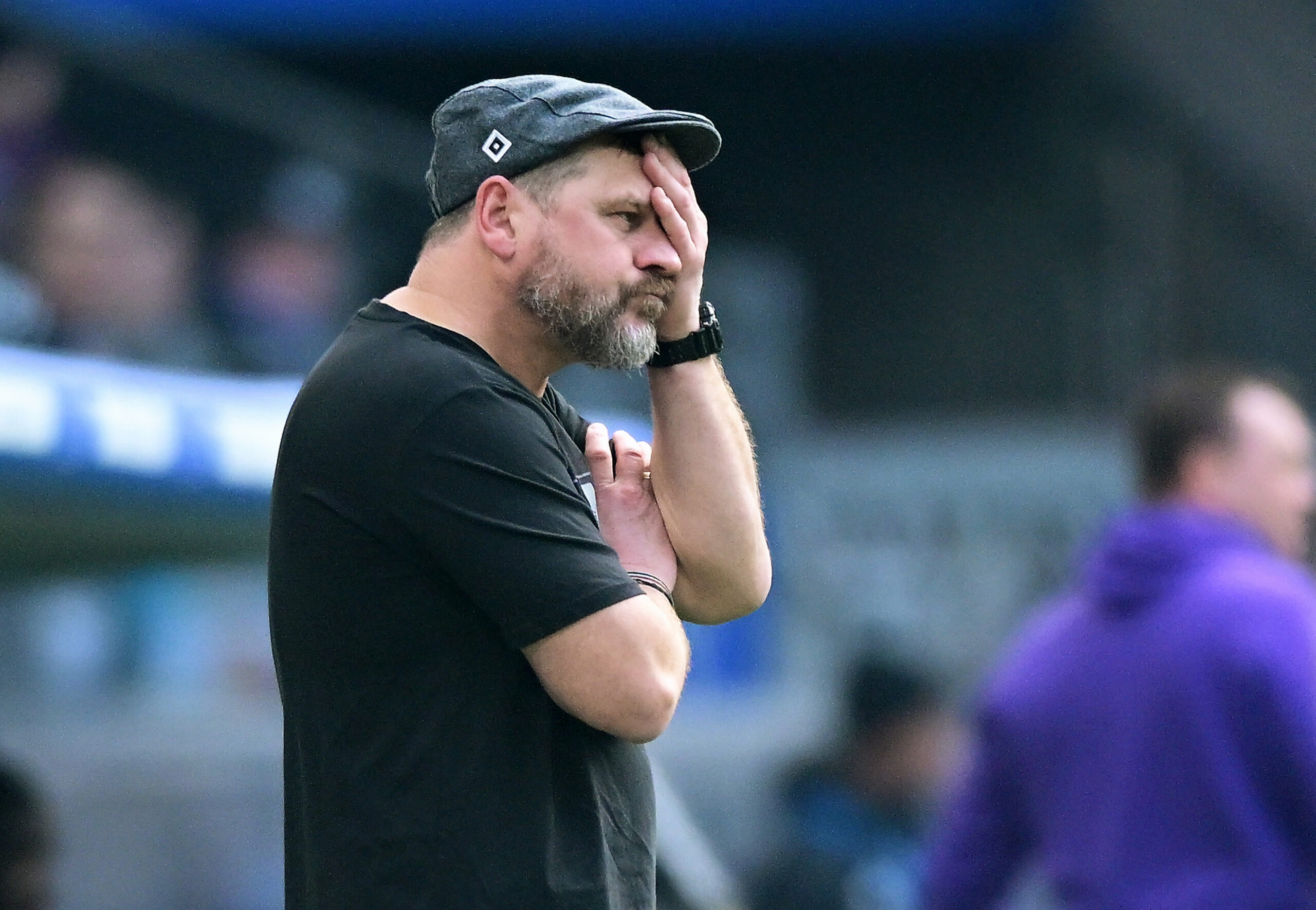 HSV-Trainer Steffen Baumgart wollte zwischendrin schon nicht mal mehr hingucken.