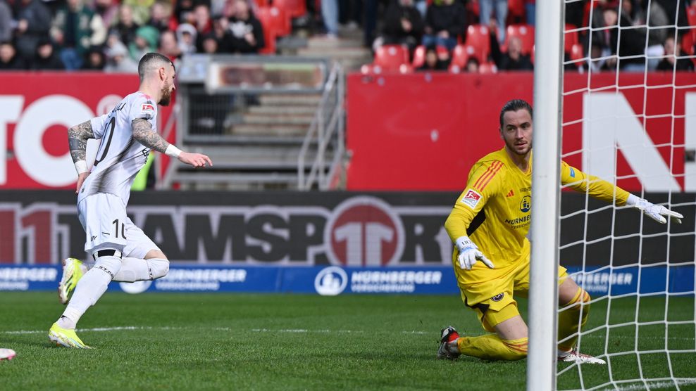 Marcel Hartel trifft zum 2:0 in Nürnberg